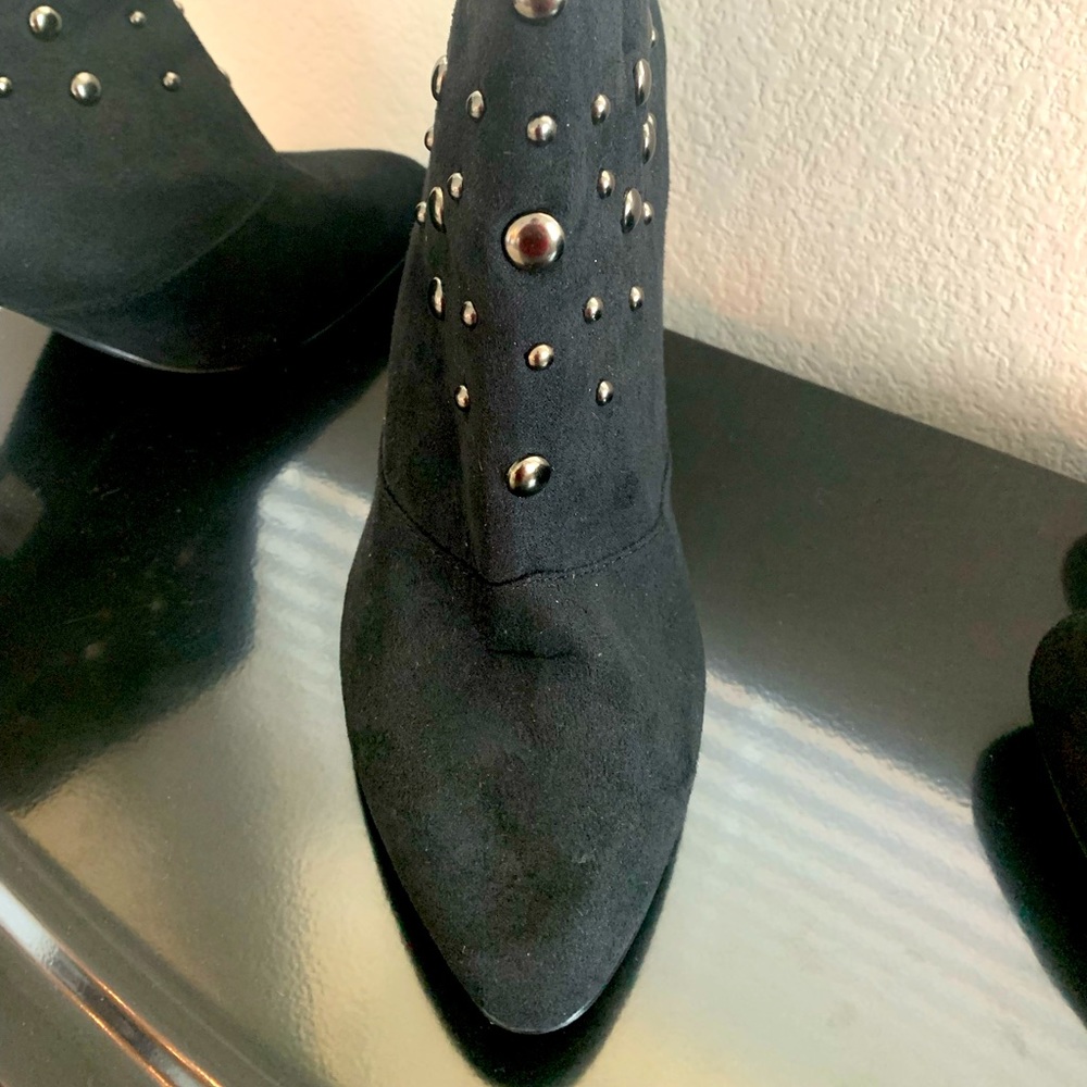 Zip up the rear 3” heel, ankle boots.